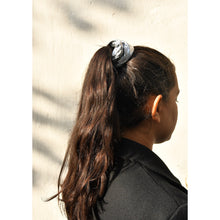 Load image into Gallery viewer, Scrunchie Carmit