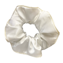 Load image into Gallery viewer, Scrunchie satin Gisele
